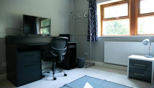 4 Bed House Sleeps 9 - Parking Garden Bbq Wifi - Foto 5