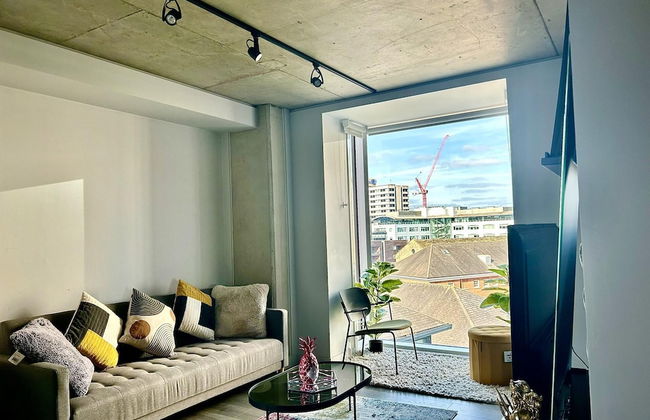 Captivating 2-bed Skyview Apartment in Leeds - Foto 9