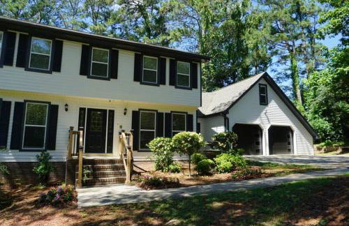 Beautiful & large newly renovated 5 bedroom house. - Foto 1