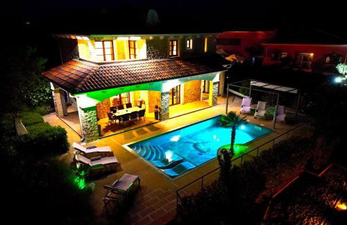 Villa Cecilia - 4 bedrooms, 4 bathrooms, heated inside pool, gym - Photo 5