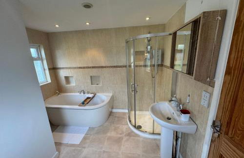 Homely 4 bed in Barnstaple - Foto 12