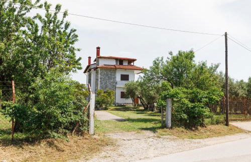 Large Home near Potamos Beach - Photo 19