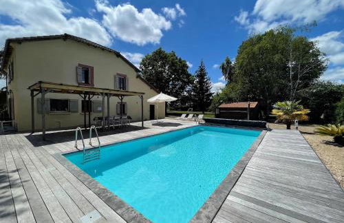 Luxurious Villa in Cazaubon with Swimming Pool - Photo 1