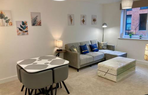 2 Bedroom Luxury Apartment! City Center with Free Parking! - Foto 1