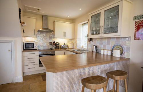 Winsbury Cottage - Photo 2