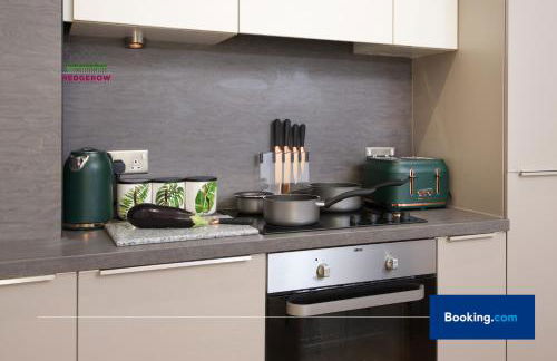 Premium Deals on Modern 2 -Bed 2-Bath Central City for Movers & Pros by Hedgerow l Embrace comfort and ease with our inviting 2 bedroom apartment l Attractions like Science and Industry Museum, Manchester Museum & Manchester Art Gallery - Foto 11