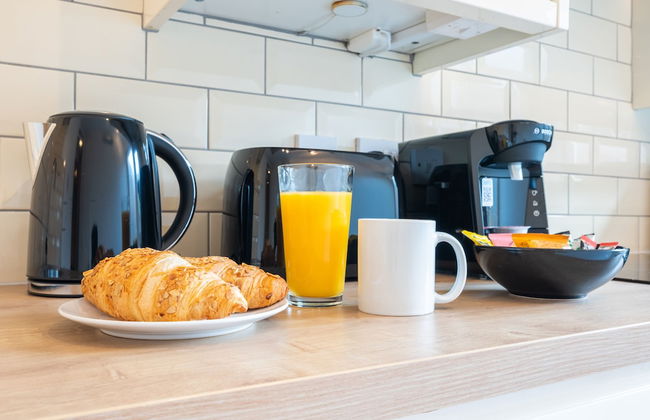 Llansannor Drive by Tŷ SA - Free Parking - Photo 9