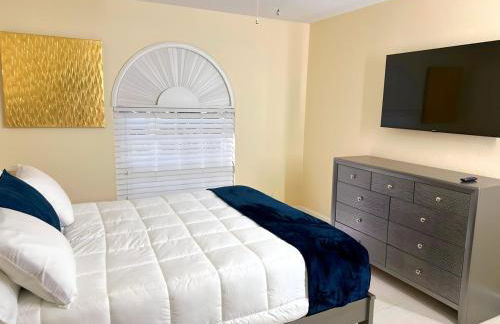 Luxurious 4-Bedroom House with Pool - Foto 4