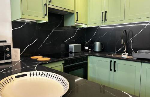 Earl's Court Luxe Apartment - Photo 8