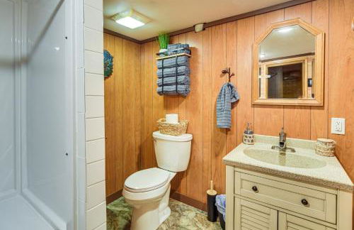 Charming Butternut Lake Getaway with Deck and Dock! - Foto 21