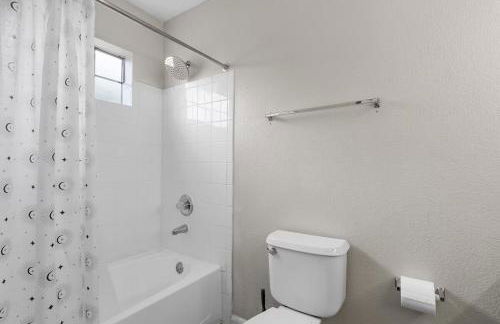 Cozy Retreat Near UT & Downtown - Foto 26