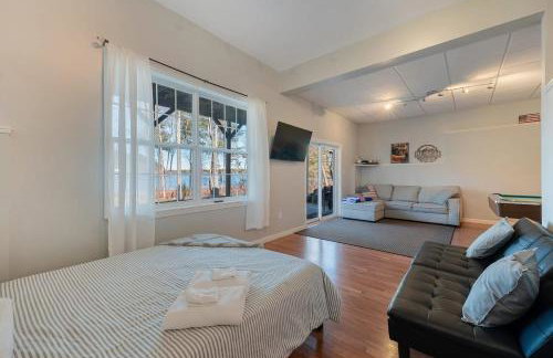 Lakefront Home with Private Beach Access & Hot Tub - Foto 49