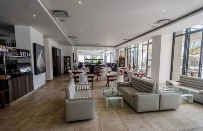 Sandton Skye Apartment - 616 - Photo 42