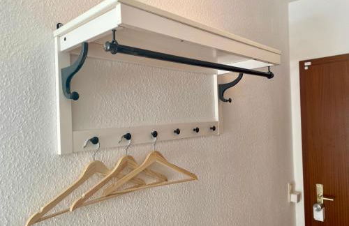 Stilvolles Apartment mit Balkon, Küche & Parkplatz - Waldstetten Zentrum - Foto 43