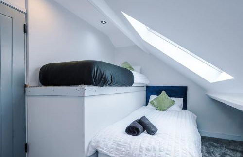 Incredible Home With Games Room, Sleeps 8, Parking Included, Perfect For Groups, Families, Contractors, Professionals - Photo 11