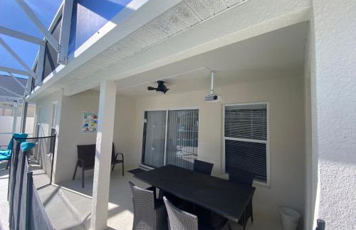 3 Bedroom Villa with Poolside Cinema and Games Room Close to theme Parks sleeps 6 - Photo 70