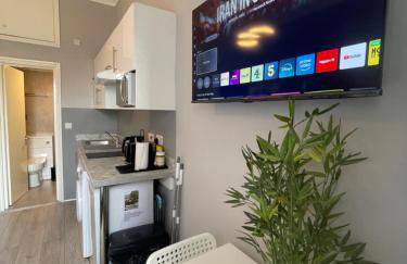 Westminster Inn - Photo 3