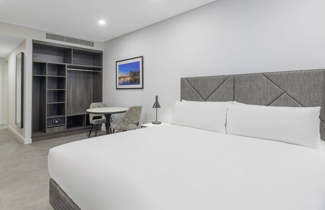 Meriton Suites Melbourne - Photo 9