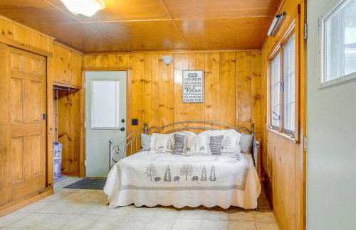 Rapid City Cottage with Patio Near Beach Access! - Foto 21