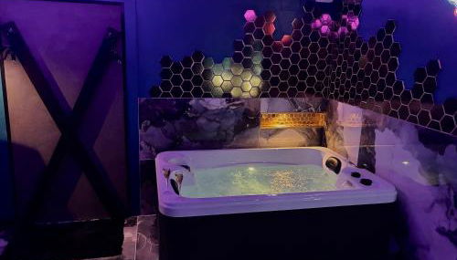Le Confidentiel -Love Room, marbres, jeux, jacuzzi - Foto 2