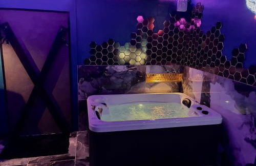 Le Confidentiel -Love Room, marbres, jeux, jacuzzi - Foto 2