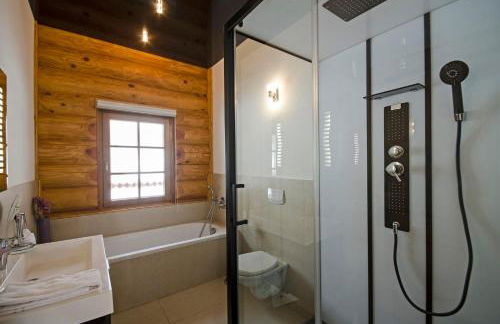 Luxus-Ferienhaus Blockhaus Chalet Nr 2 Toplage am Feldberg mit Sauna, Outdoor-Hottub, Kamin auf 1300m üM - Foto 27