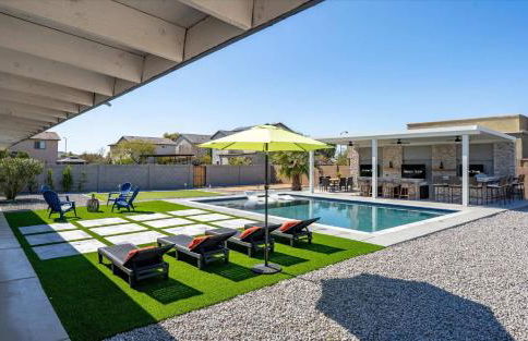 Backyard Oasis Heated Pool Game Room Gazebo - Foto 66