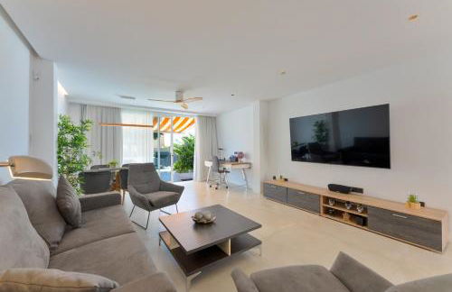 Designer loft with pool, with gigantic terrace and private parking & in the city centre - Foto 44