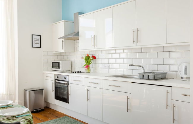 5-bed House With Distant sea Views in Plymouth - Foto 15