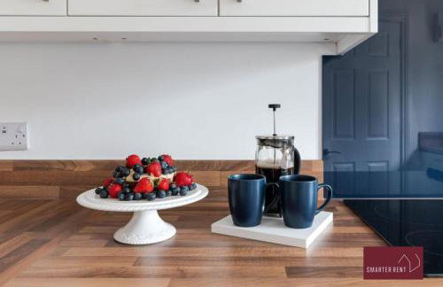 Guildford - 3 Bedroom Home - Driveway & Garden - Photo 8