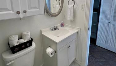 Stunning Waterfront Condo - Photo 2