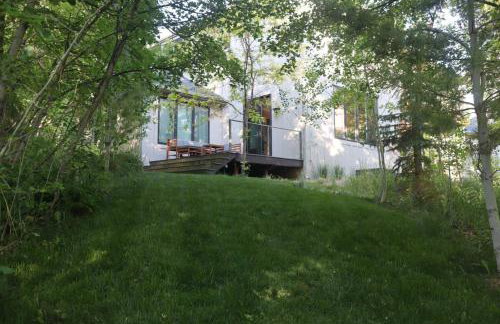 25-Bed, Amenity-Rich Estate in a Private Forest - Foto 78