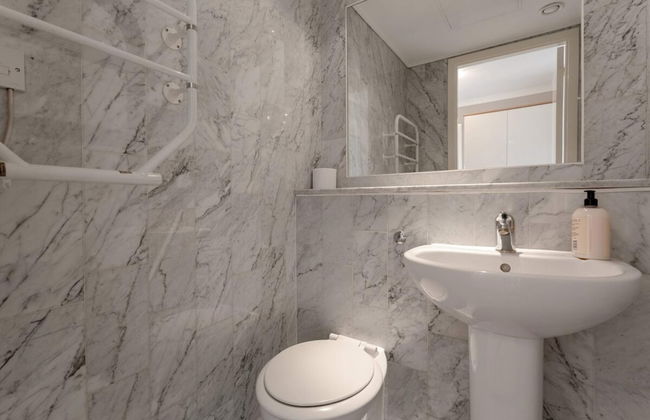 Bright, Modern One-bed With Stunning View of Thames - Foto 18