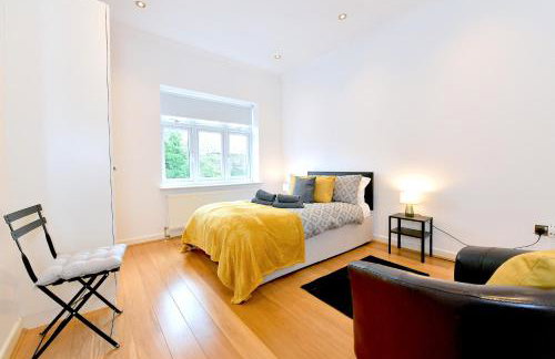 Hendon Escape Luxury Apartment with En-suite Bath - Photo 25