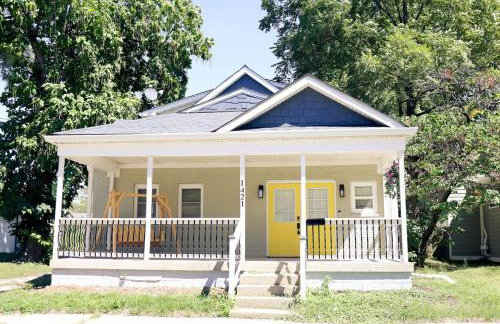 Spacious home away from home! Hot tub! - Photo 21