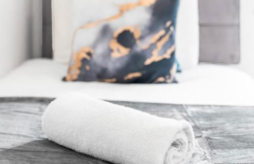 Stylish Two Bed Apartment -Cradley Health - Smart Tv - Netflix - Parking 27BC - Foto 27