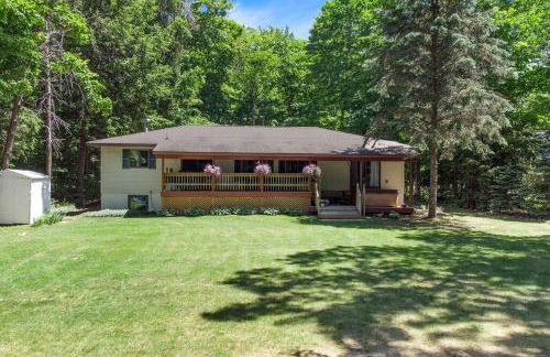 Lakeside Getaway with Hot Tub - Foto 29