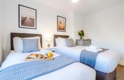 Cozy 3 Bedroom Terrace Cottage in Epsom - Photo 7