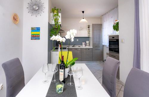 Apartments Lores - Photo 42