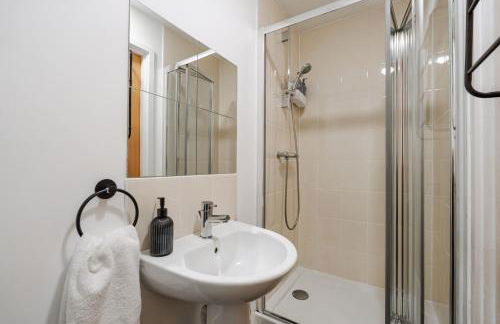 Trafford Stays - Work & Leisure - Foto 24