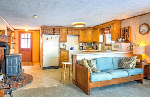 Scenic Lyman Home on Swan Pond with Wraparound Deck! - Foto 4