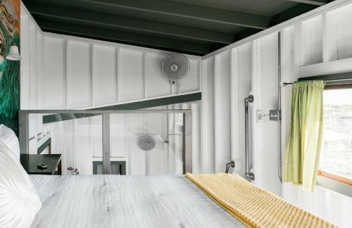 THE PHOENIX HOUSE - EPIC Tiny Home Gem on Volcanic Lava Field! - Foto 10