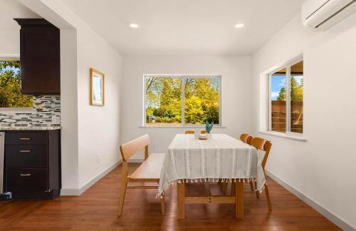 Cozy & Spacious 3BR2BA Home Near I-5 - Foto 8