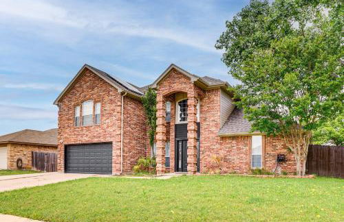 2 Mi to Old Town Spacious Burleson Vacation Home - Foto 34