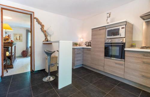 Majestic Holiday Home in Laroque With hot tub - Foto 36