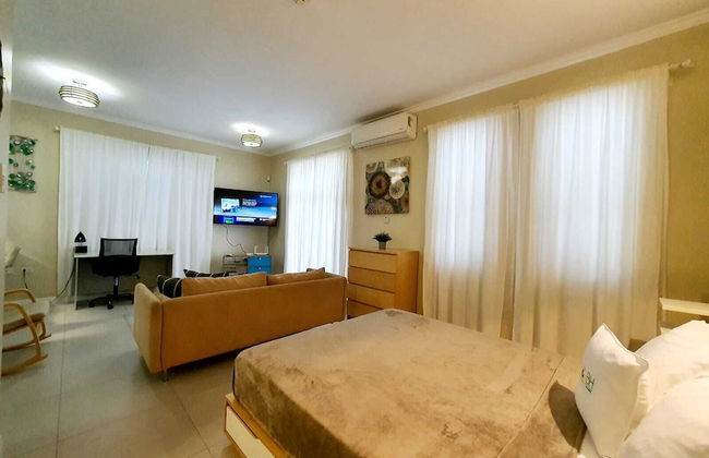 CTBH at EI8HT Super Studios - Foto 3