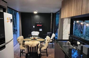 Chalé para 4 pessoas, 2km do Centro, Pet Friendly, Wi-fi 1GB, Lareira e Ar condicionado - Foto 10