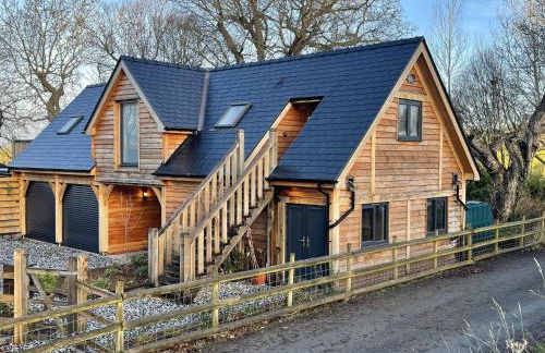 Upper Gelli Luxury Holiday Lodge, Converted Dairy & Cosy Shepherds Huts - Photo 17