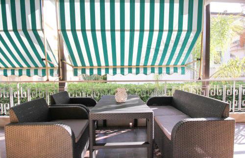 Parrots & Palms - Photo 19