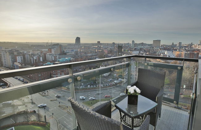 Central Leeds Penthouse - Photo 19